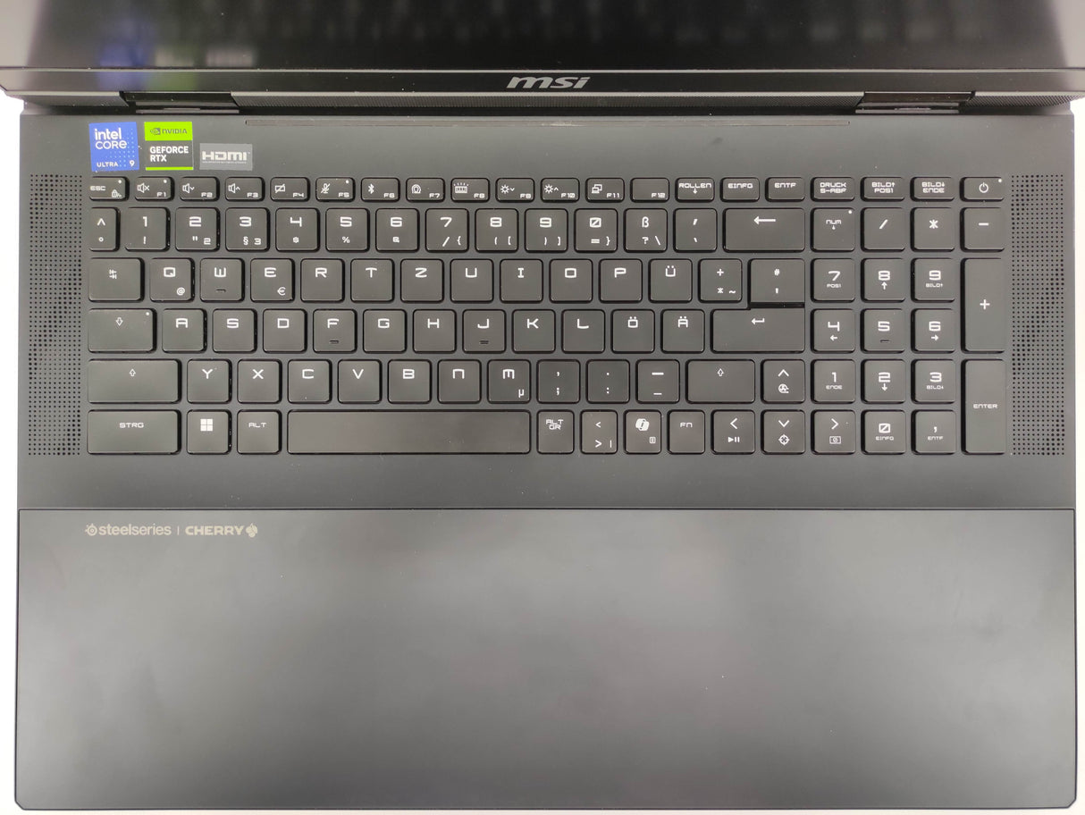 MSI Laptop Titan 18 HX AI A2XWIG-073DE - Refurbished