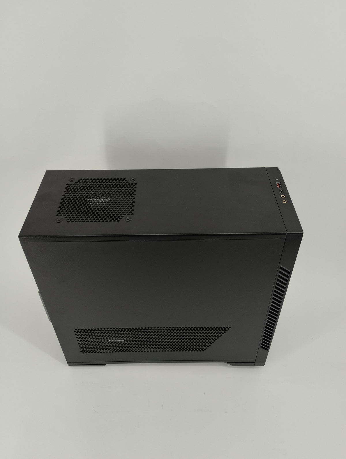 MSI Desktop Gaming PC MAG Infinite S3 14NVL5-2860EU - Refurbished